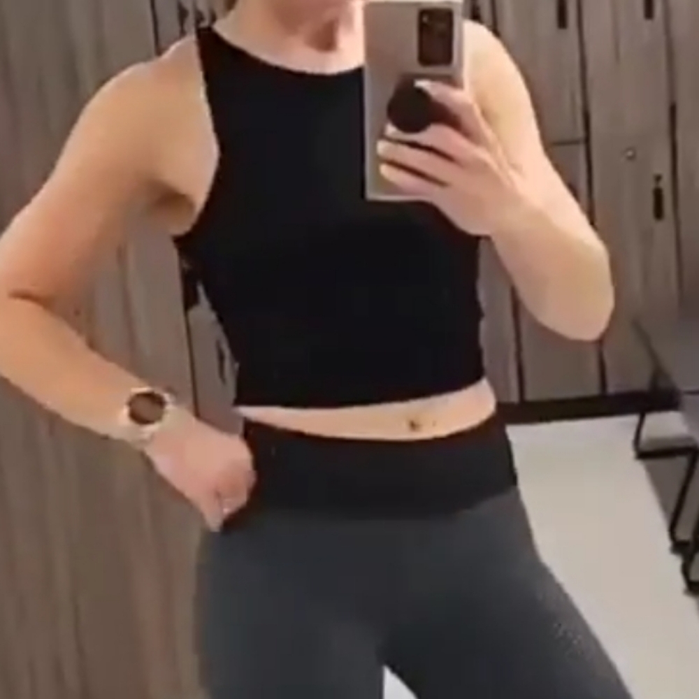 2 Sleeveless Racerback Crop Tanks - Picture 6 of 7